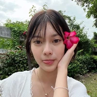 พลอย (พี่โตสุด)