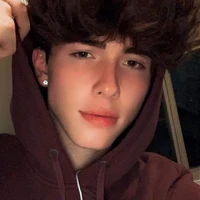 kyan lennox Ivanov (18 años)