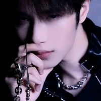 นาย(มือขวานางเอก)