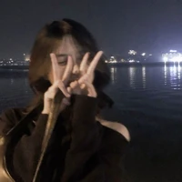 โบว์ (กระหรี่+แอบชอบลีโอ)