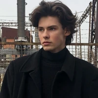 Oliver McKenzie (Older brother of MC)