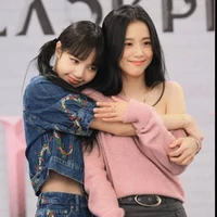 Jisoo &Lisa