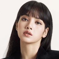 lisa manoban/tae bestie