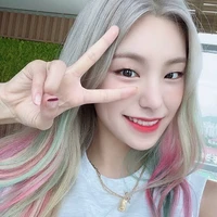 Yeji Smith(adik lucas/sahabat Lisa)