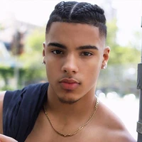 Cauê Moore