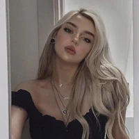 Larissa (irmã mais velha da Mariana)