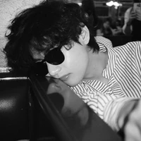 kim taehyung (25) sub gender:(?)