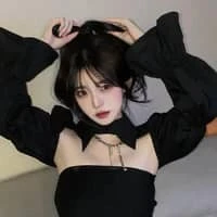 Bella Collins /ML mom