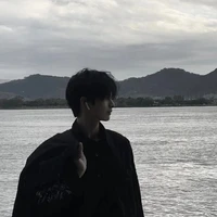 ภาคิน.🖤(พอ.)/(แฟนไอวี่)